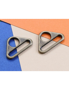Set of 2 triangular rings, 25 mm, antique brass