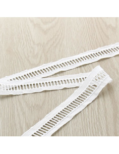 Ladder day embroidery - White
