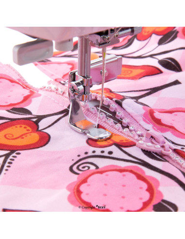 Adjustable foot zippers and piping