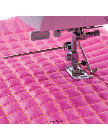 Straight quilting guide