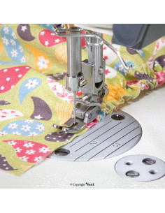 Adjustable gathering foot