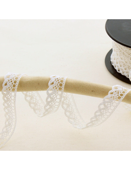 10mm Scalloped Lace - Ecru