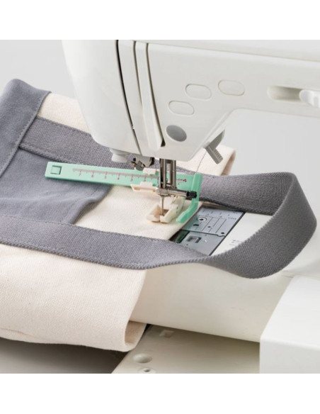 Quilting guide foot for sewing machine