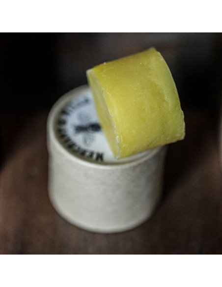 Pure beeswax tailor's pot by Merchant & Mills
