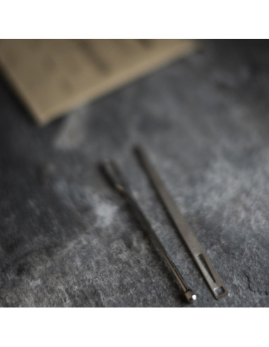 Wool pass and threader for elastic and ribbons Merchant & Mills