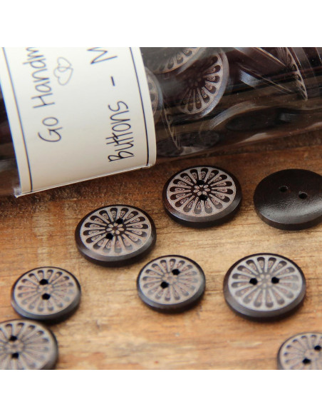 Pack of 8 daisy wooden buttons 18 mm