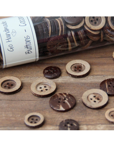 Pack of 8 classic coconut buttons 18 mm