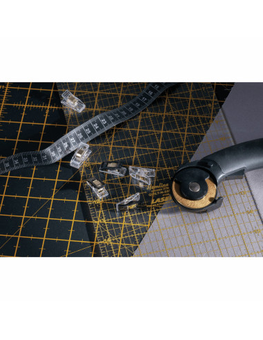 Set of 30 fabric clips - Black and transparent