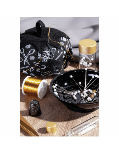 Black magnetic dish for needles and pins