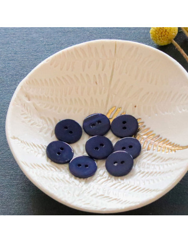 Flat mother-of-pearl button with 2 holes - Navy blue