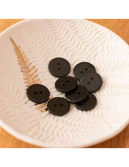 Flat mother-of-pearl button with 2 holes - Black