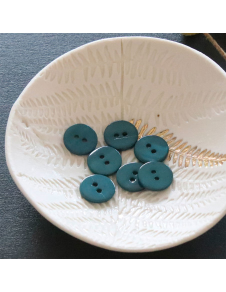 Flat mother-of-pearl button with 2 holes - Fir green