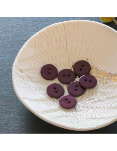 Flat mother-of-pearl button with 2 holes - Purple