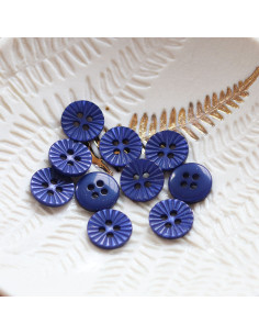 Navy blue daisy button with 4 holes