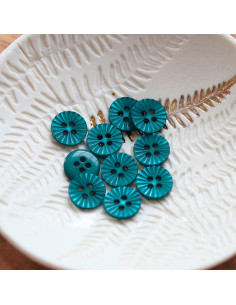 Four-hole daisy button - Fir green
