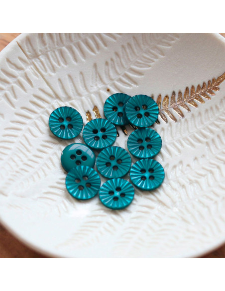 Four-hole daisy button - Fir green