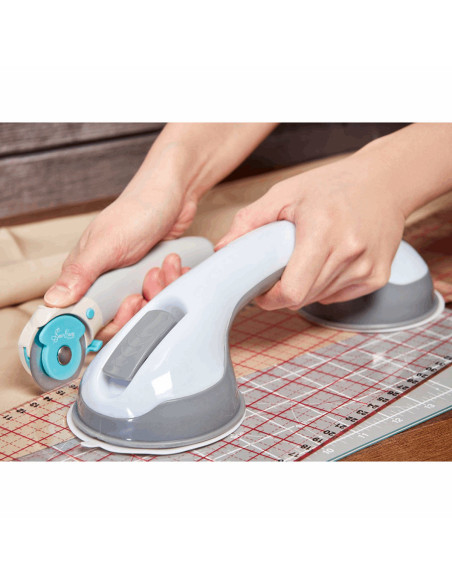 Double suction cup for ruler
