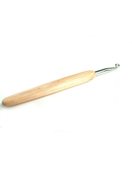 Chiaogoo ergonomic bamboo-handled metal crochet hook