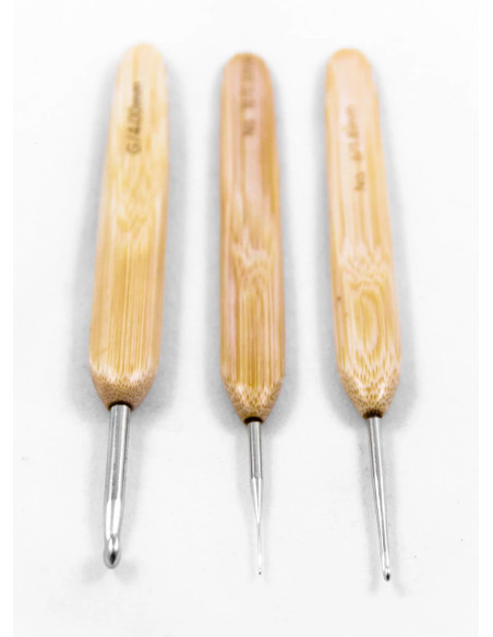 Chiaogoo ergonomic bamboo-handled metal crochet hook