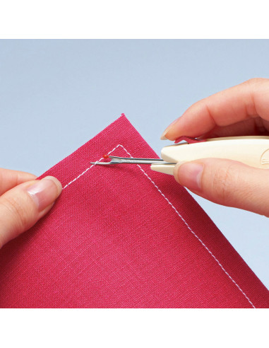 Clover retractable seam ripper and thread cutter