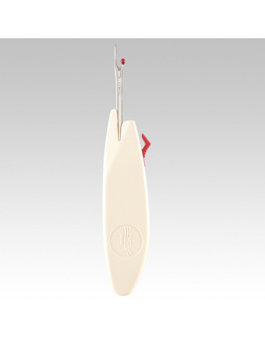 Clover retractable seam ripper and thread cutter