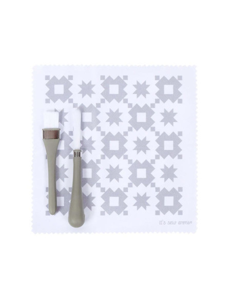 Cleaning kit for sewing machines - Gray