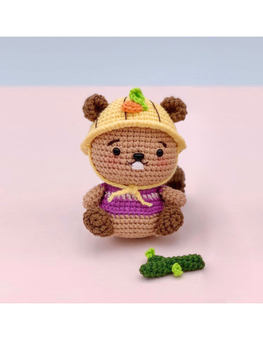 Amigurumi crochet kit - Mochi the beaver