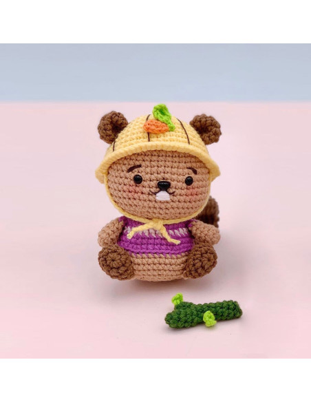 Amigurumi crochet kit - Mochi the beaver