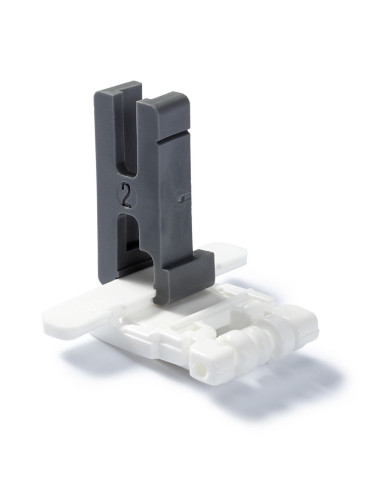 Pry bar for installing invisible zipper