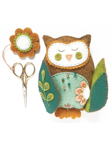 Felt kit for a small owl pincushion and scissor holder