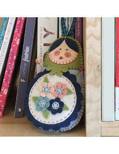 Felt Matryoshka needle and scissors holder kit