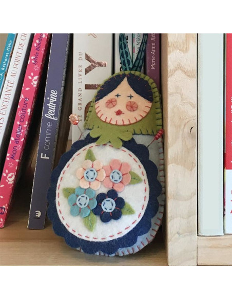 Felt Matryoshka needle and scissors holder kit