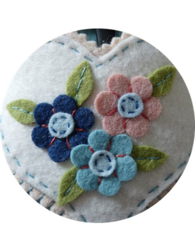 Felt Matryoshka needle and scissors holder kit