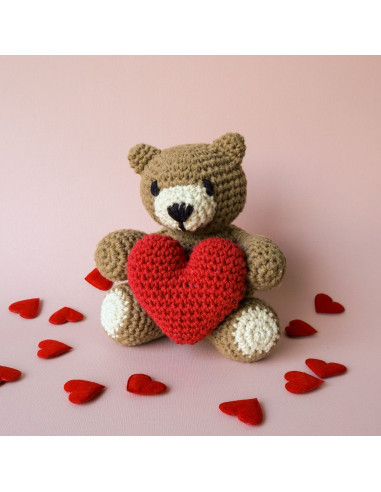 Crochet kit - Valentino the bear