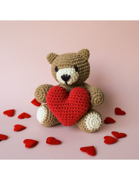 Crochet kit - Valentino the bear