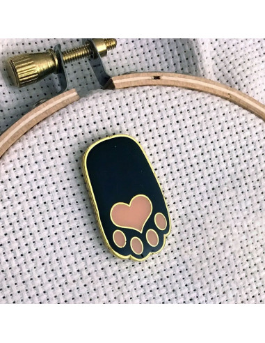 Magnetic Needle Holder - Black Cat Paw