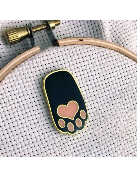 Magnetic Needle Holder - Black Cat Paw