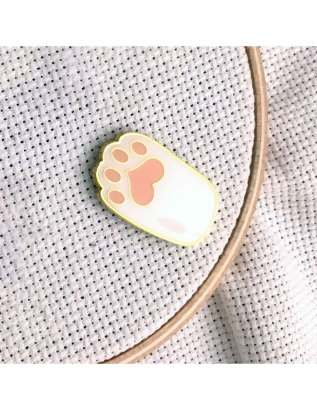 Magnetic needle holder - White cat paw