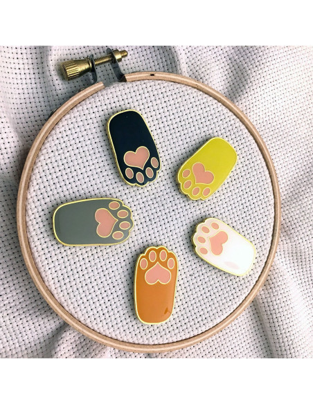 Magnetic needle holder - White cat paw