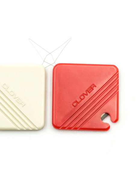 Set of 2 needle threaders with integrated thread cutters by Clover