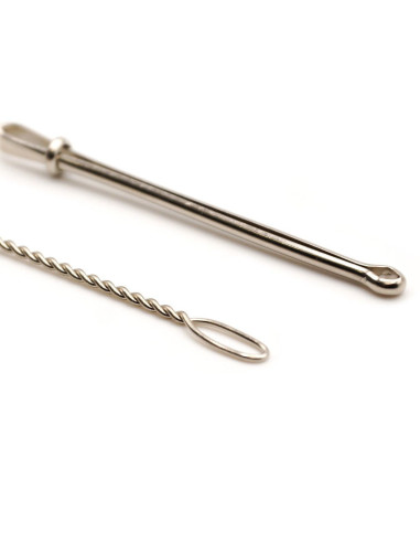 Clover shoelace threader