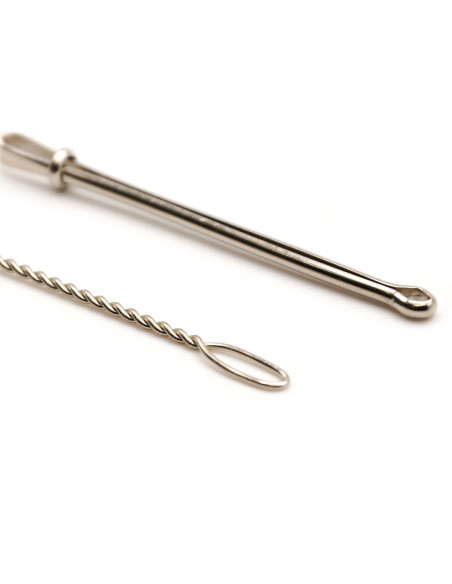 Clover shoelace threader