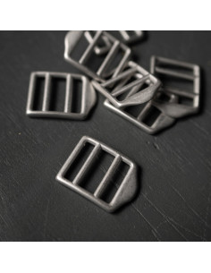 Matte nickel metal adjustment loop Merchant & Mills 25 mm