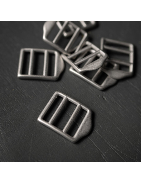 Matte nickel metal adjustment loop Merchant & Mills 25 mm