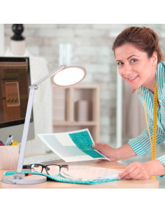 Tricolor Daylight Desk Lamp 2