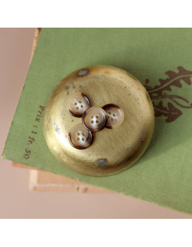 15 mm shiny finish shell button