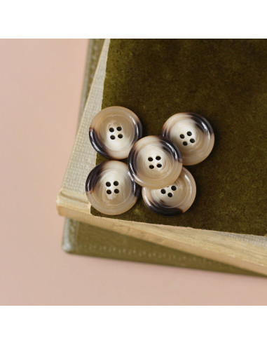 25 mm shiny finish shell button