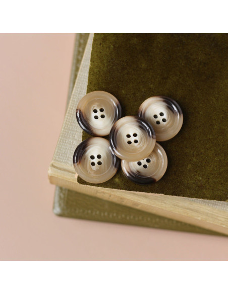 25 mm shiny finish shell button