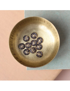 9 mm matte finish shell button