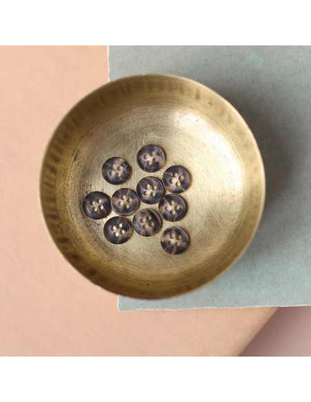 9 mm matte finish shell button